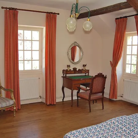 Holiday home Domaine Des Hirondelles Saint-Vincent-de-Cosse